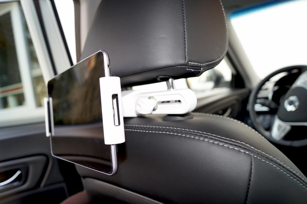Tablethalterung an der Kopfstütze im Auto: Tabula Car von Reflecta im  Praxistest - MOTORMOBILES