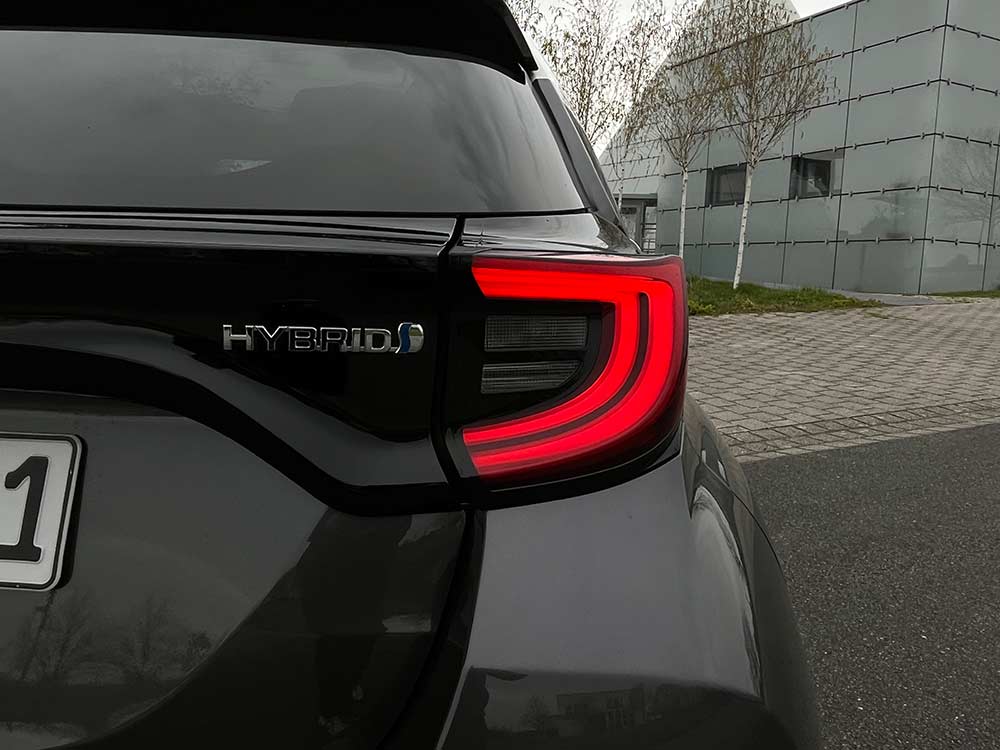 Mazda 2 Hybrid: Wie gut passen Vollhybrid und Kleinwagen zusammen