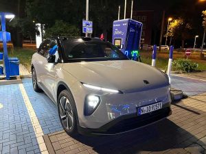 Nio EL6 - 360 kW / 100 kWh