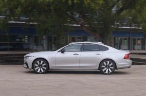 Volvo S90 Recharge T8 AWD PHEV 445 PS