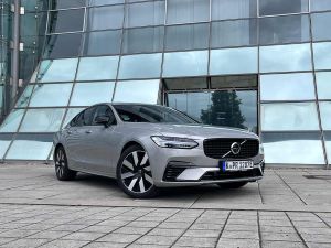 Volvo S90 Recharge T8 AWD PHEV 445 PS