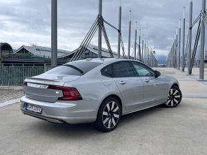 Volvo S90 Recharge T8 AWD PHEV 445 PS